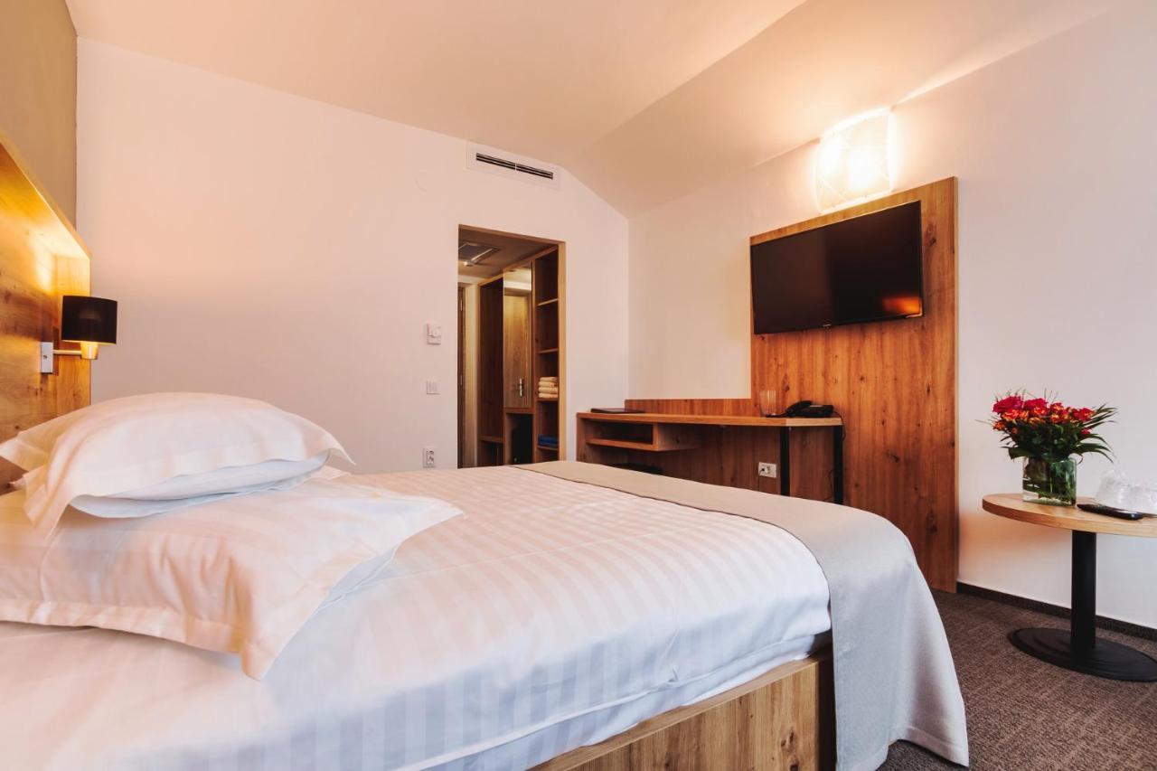 Hotel Domnitei Călimăneşti 외부 사진